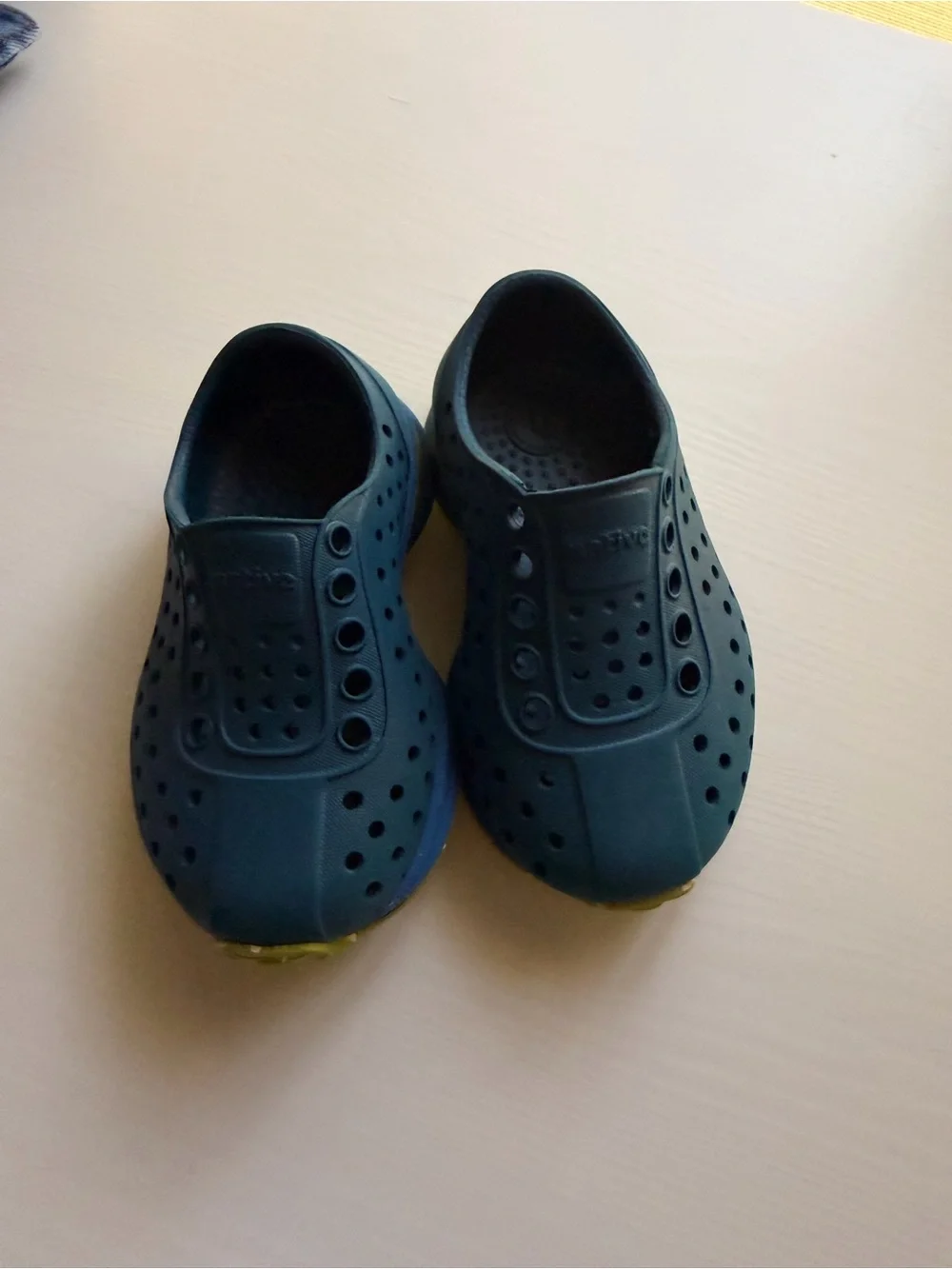 Native Kids Sugarlite Slip-On Shoes in Lime Green and Blue